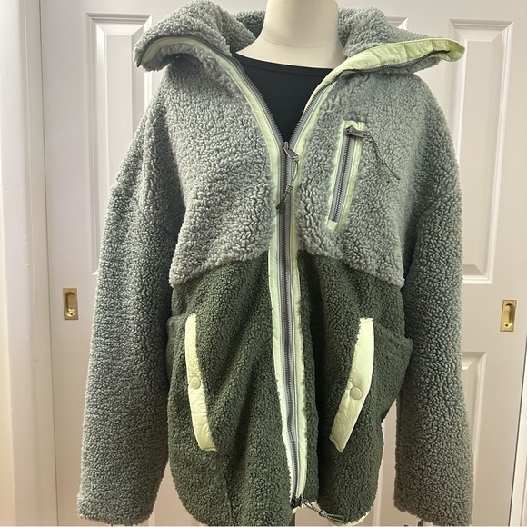 Free People x FP Movement Moon Dancer Fleece in Green Medium - Picture 3 of 9